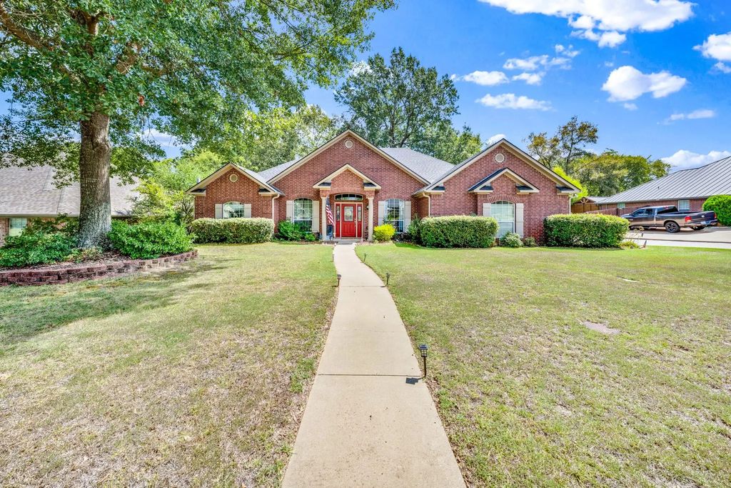 3808 Clarkway Place, Longview