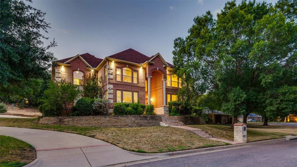 8925 Hunters Glen Trail, Fort Worth