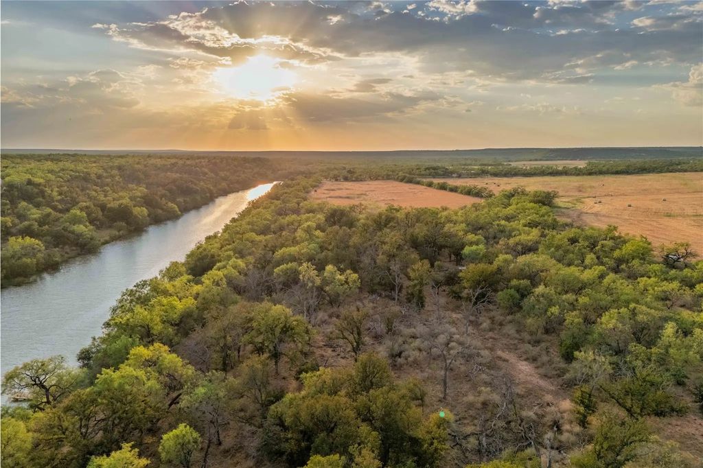 3638 County Road 312, Voss