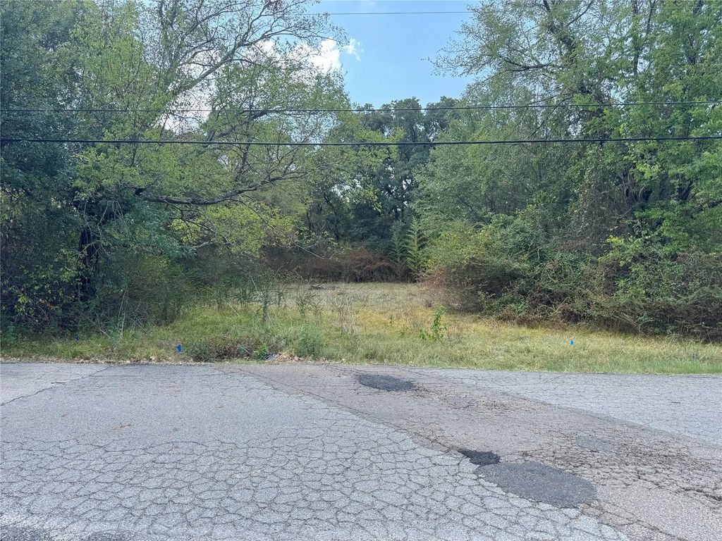 Commadore Drive, Gun Barrel City
