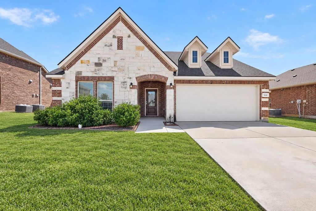 540 Winnetka Drive, Oak Point