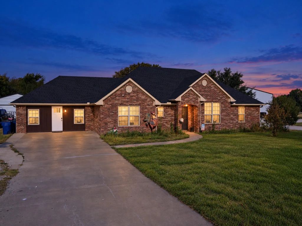 1813 County Road 123, Gainesville
