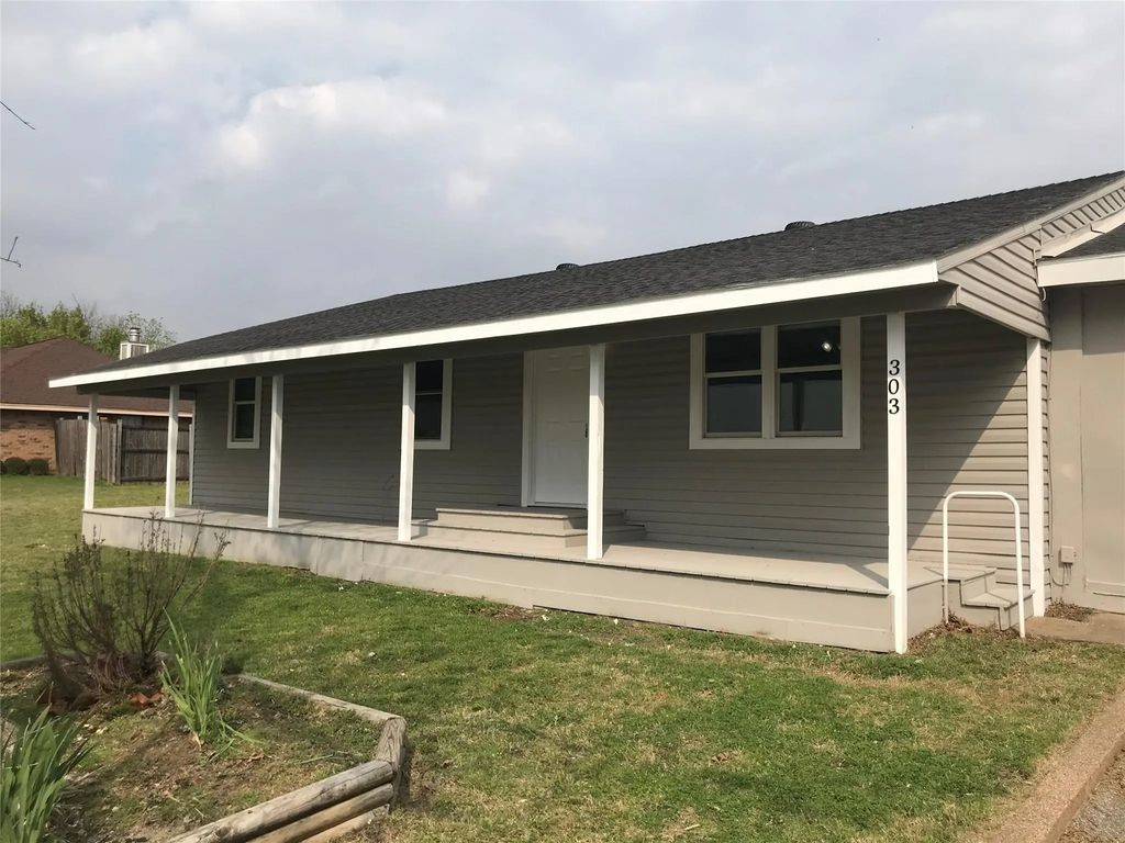 303 Raymond Street, Farmersville
