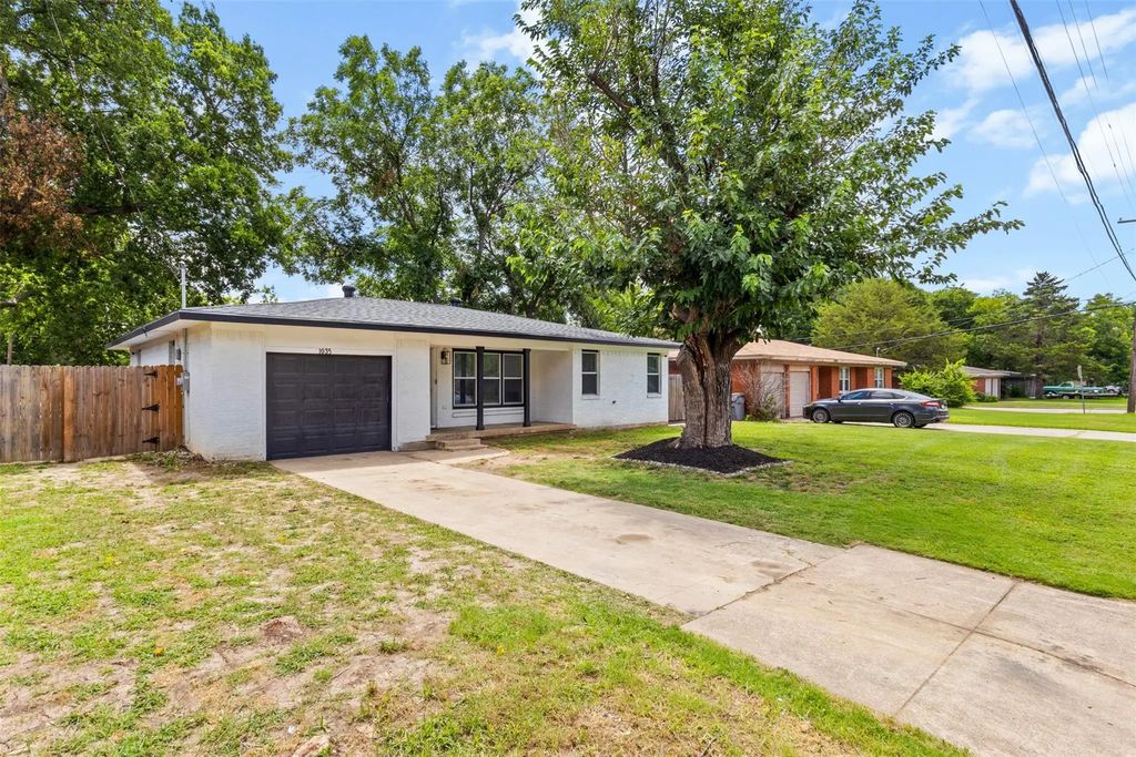1035 Warden Street, Benbrook