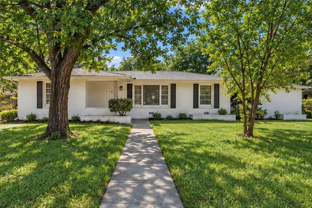 2416 Lake Air Drive, Waco