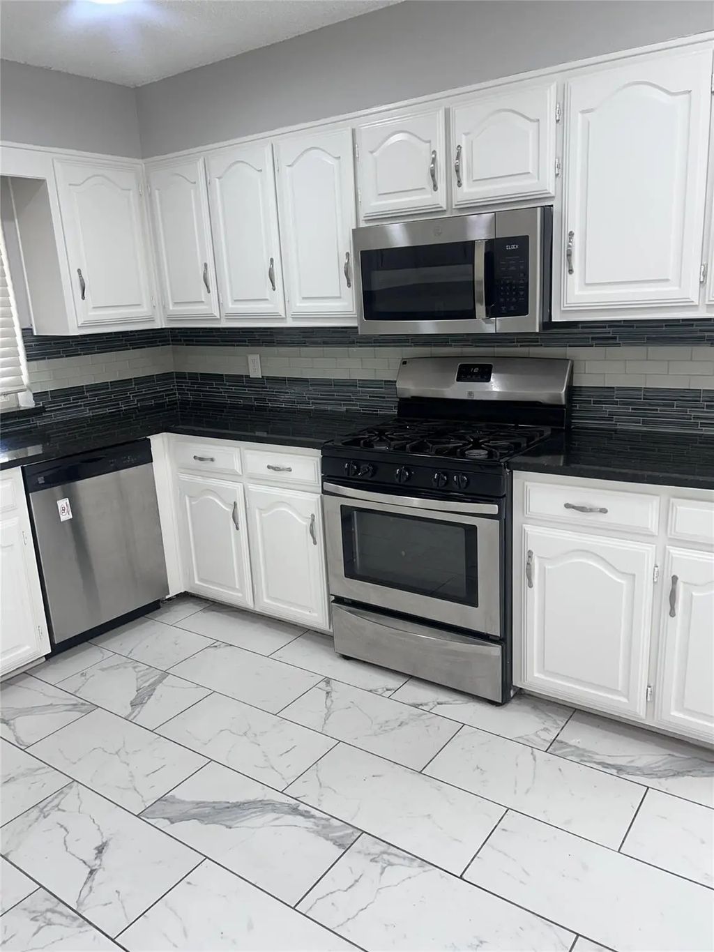 1446 Pinnacle Peak Drive, DeSoto
