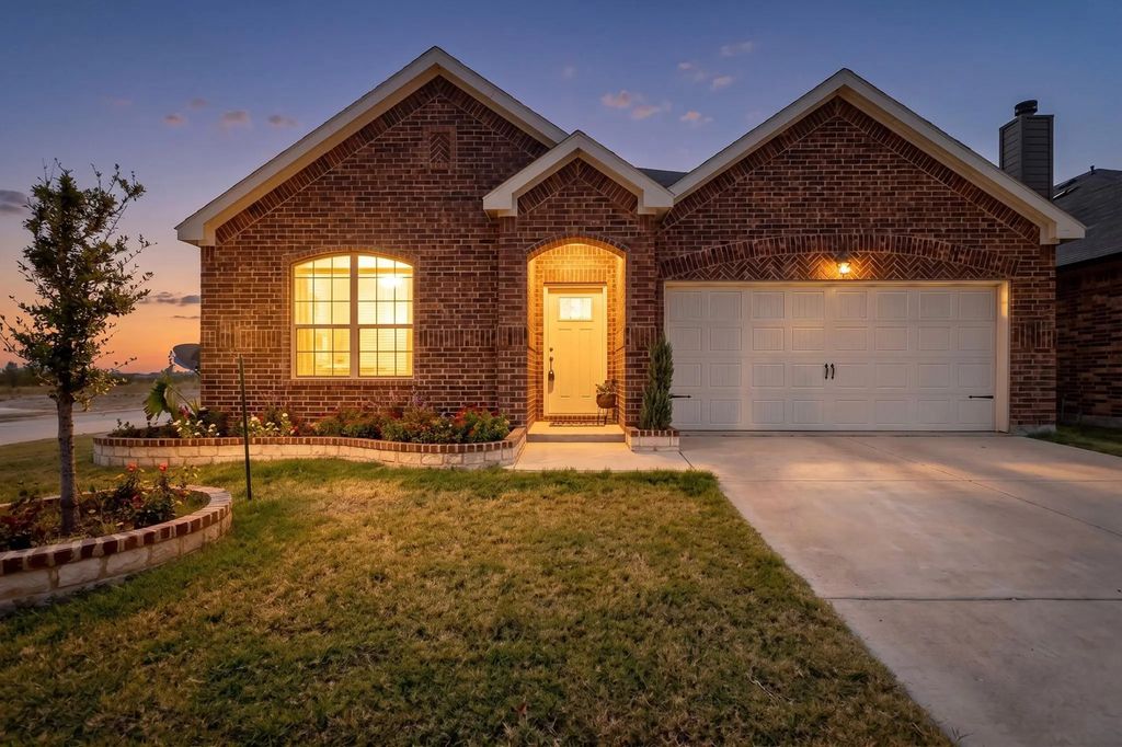 1794 Gleasondale Place, Forney