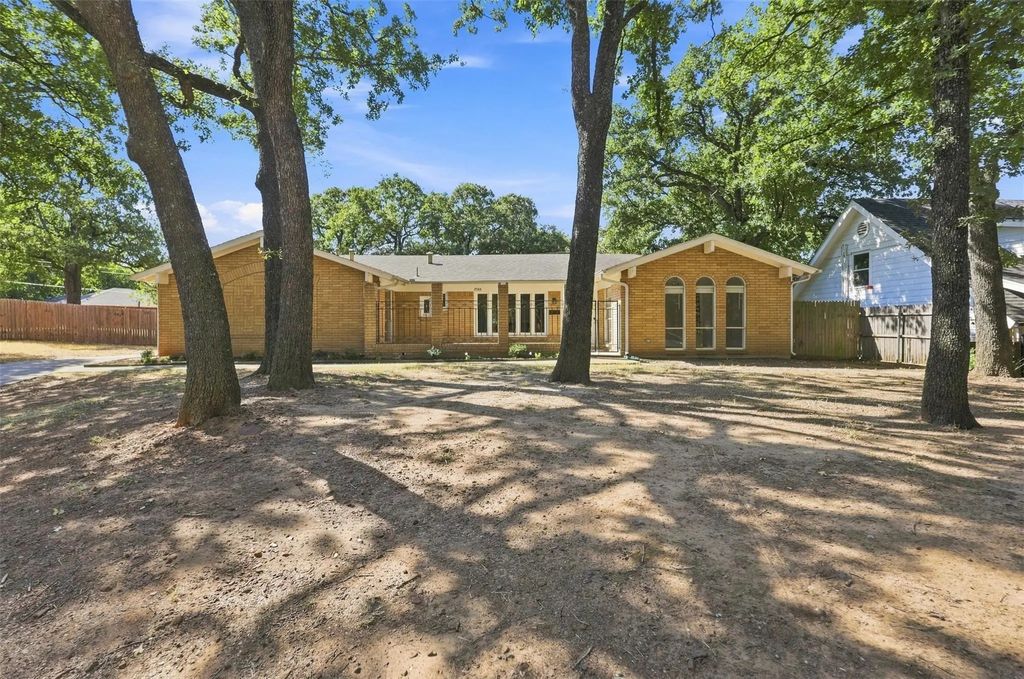 7544 Monterrey Drive, Fort Worth