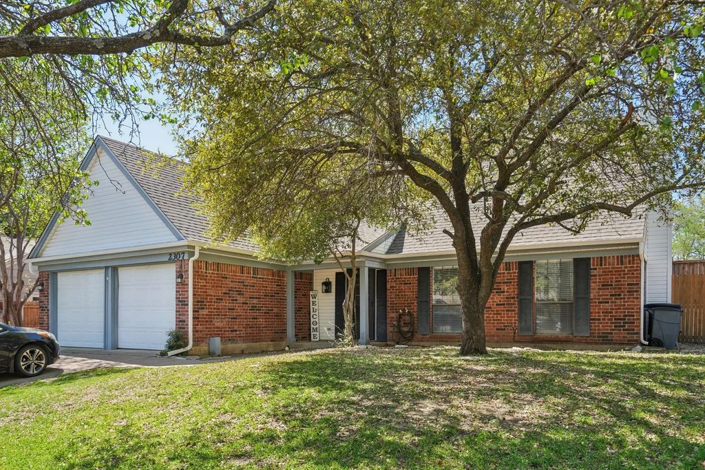 2307 Harrington Court, Euless
