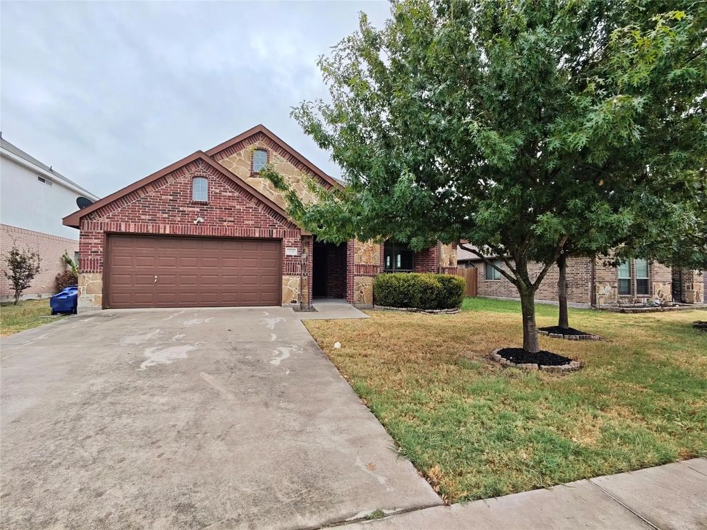 724 Valley Court, Royse City