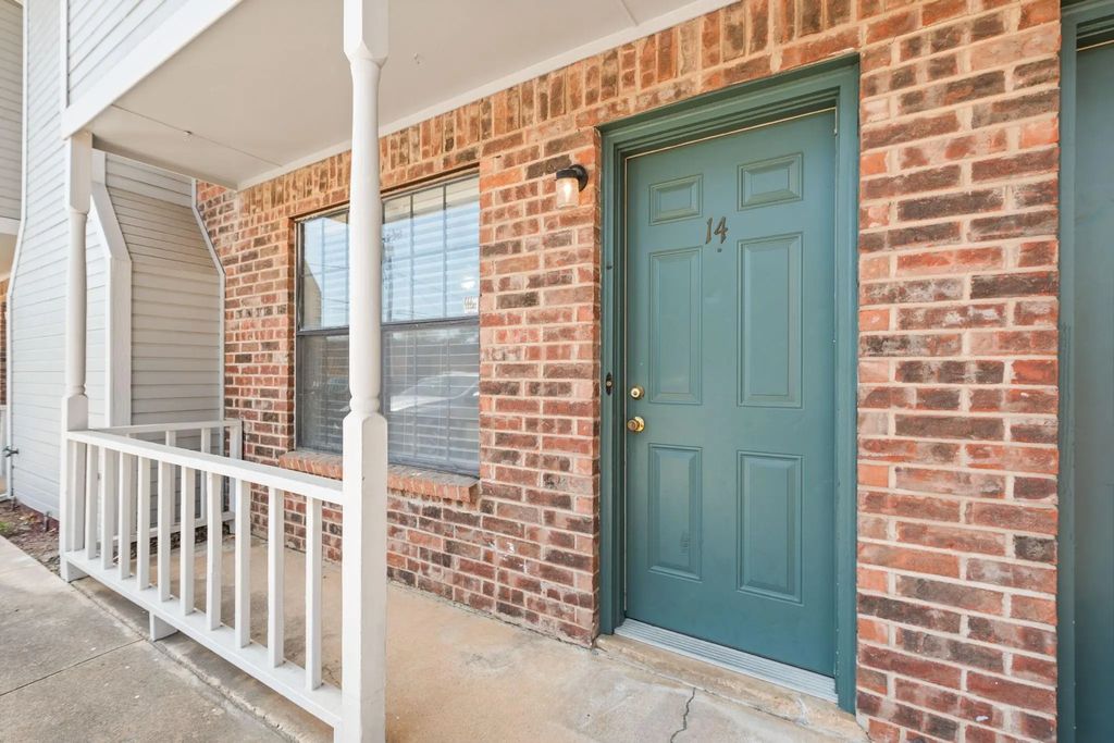 929 W Hickory Street A14, Denton