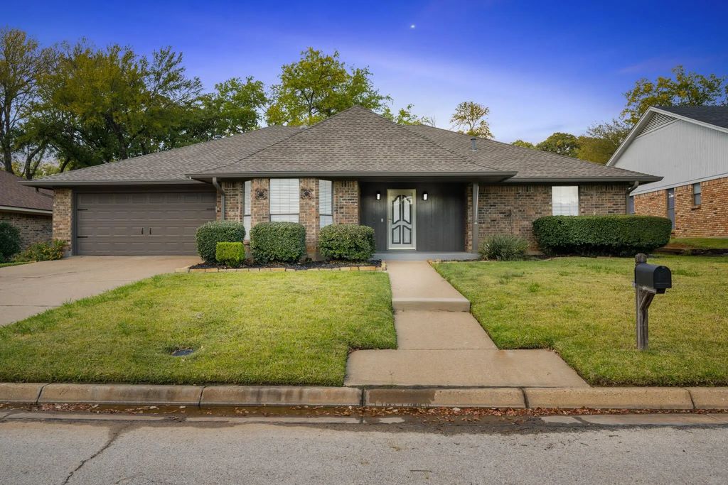 2017 Iron Horse Court, Arlington