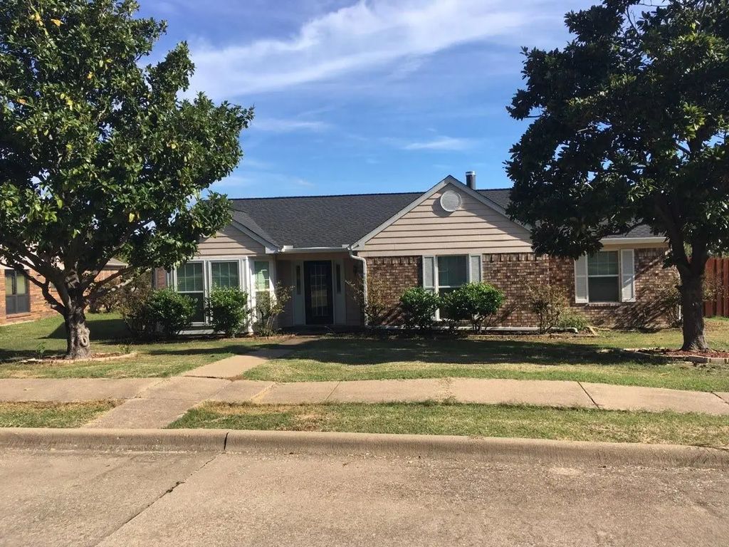 266 Barclay Avenue, Coppell
