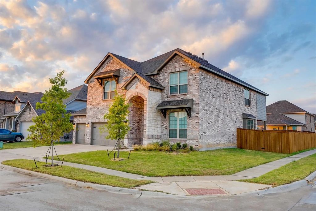 1521 Bison Trail, Aubrey
