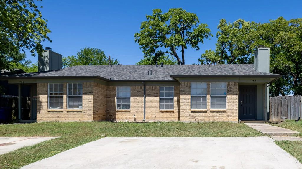 741 Woodland Court, Kennedale