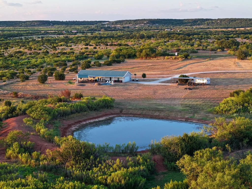 6942 Us Highway 83, Ovalo