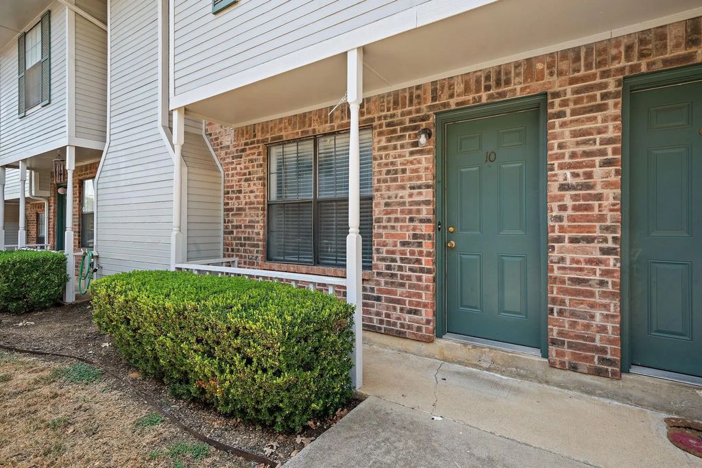 929 W Hickory Street A10, Denton