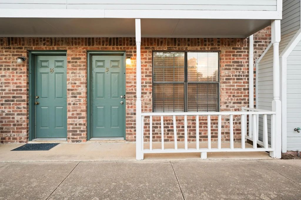 929 W Hickory Street A15, Denton