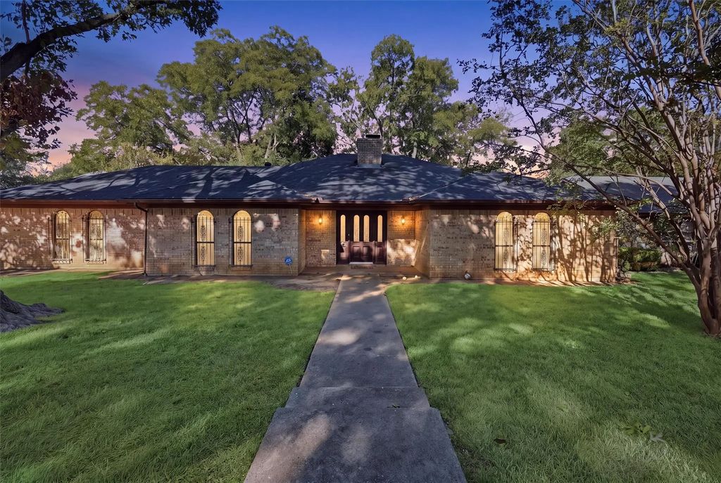 6437 Suncrest Court, North Richland Hills