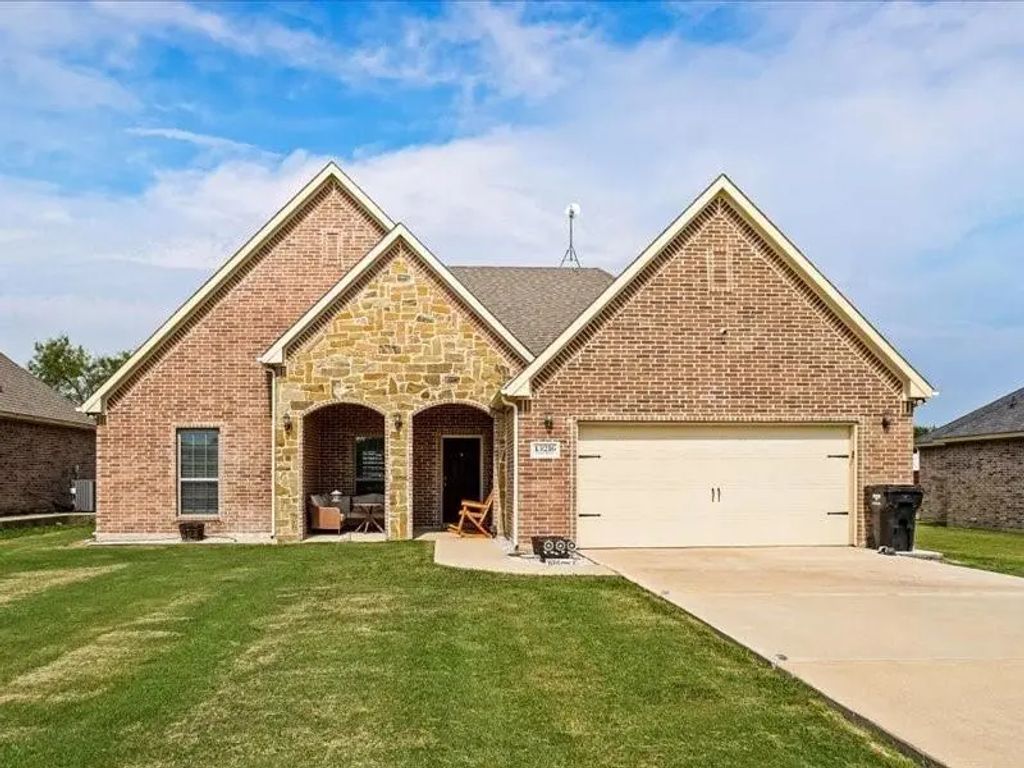 13216 County Road 237, Terrell