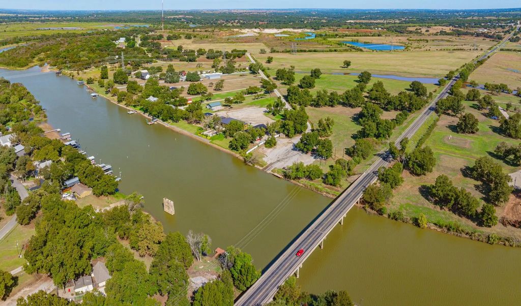 1605 Old Tin Top Road, Weatherford
