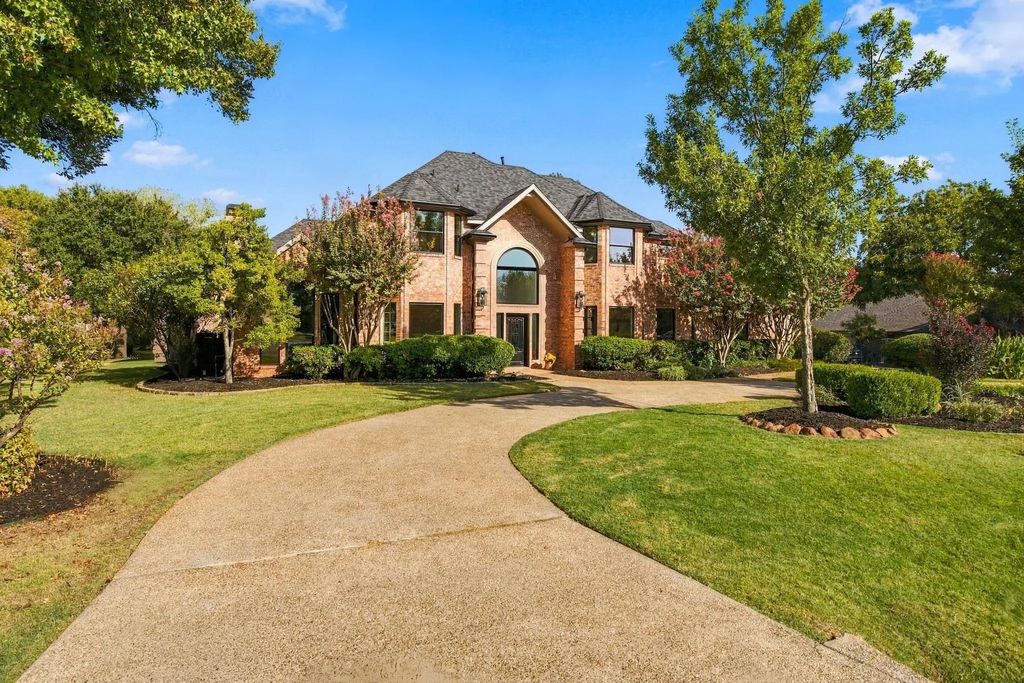 303 Highland Court, Double Oak