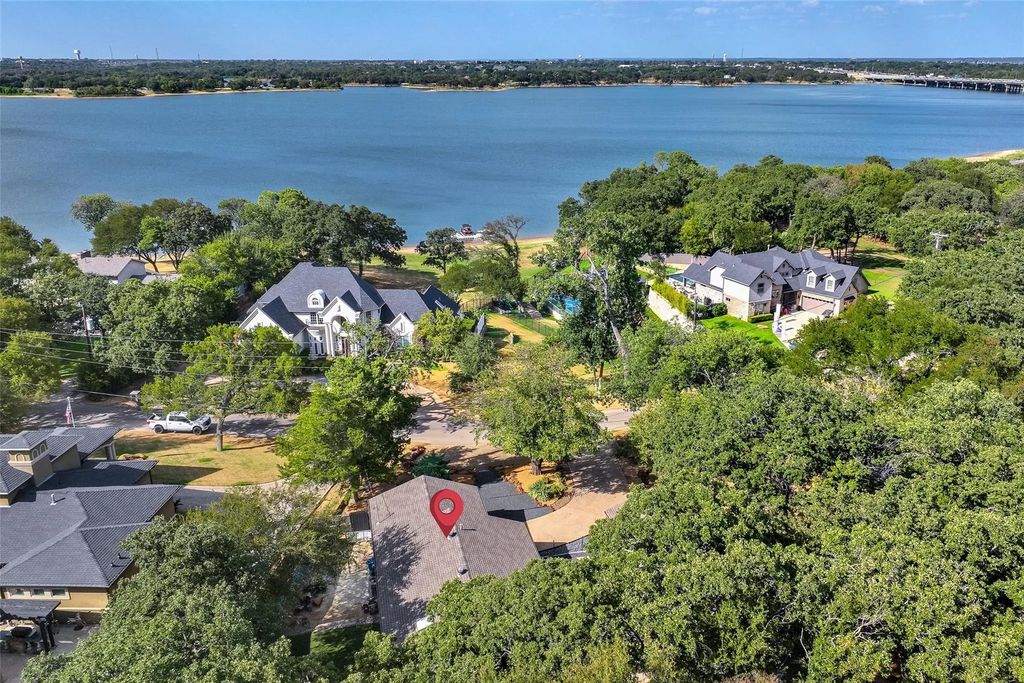 301 Lakeland Drive, Highland Village