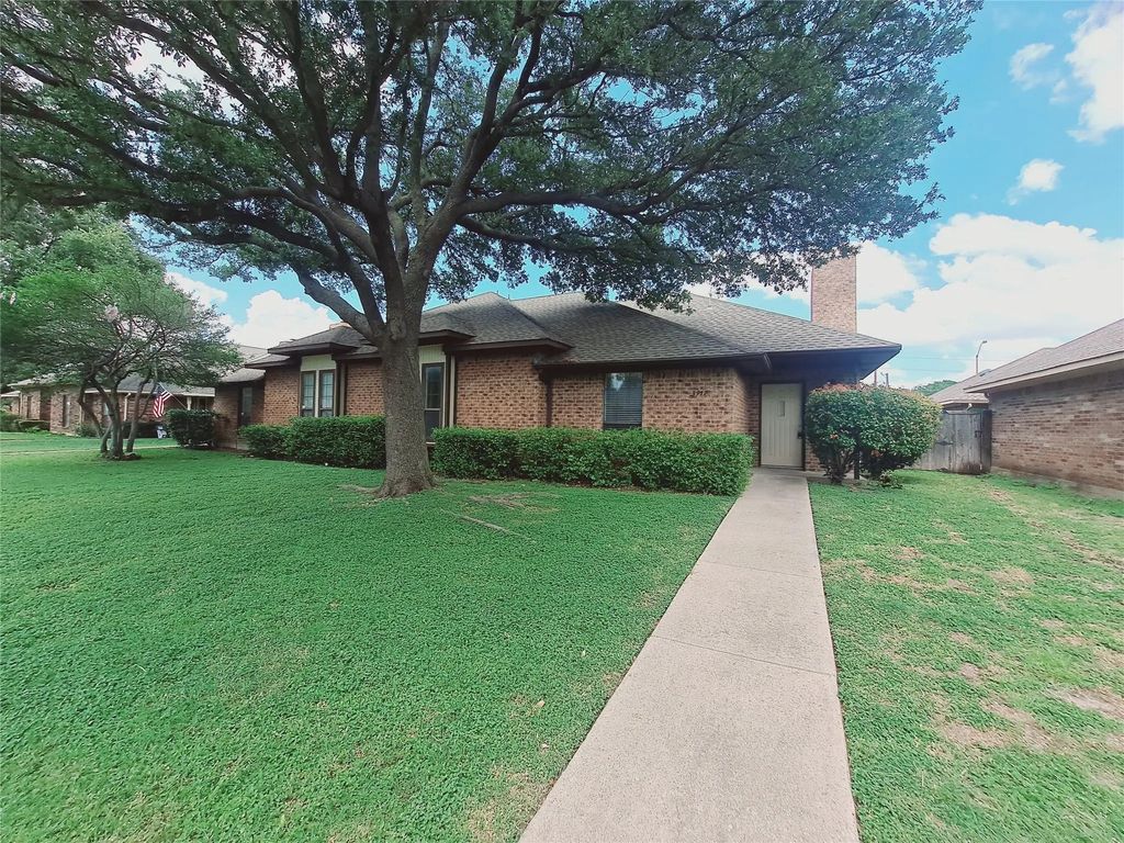 3917 Saint Christopher Lane, Dallas