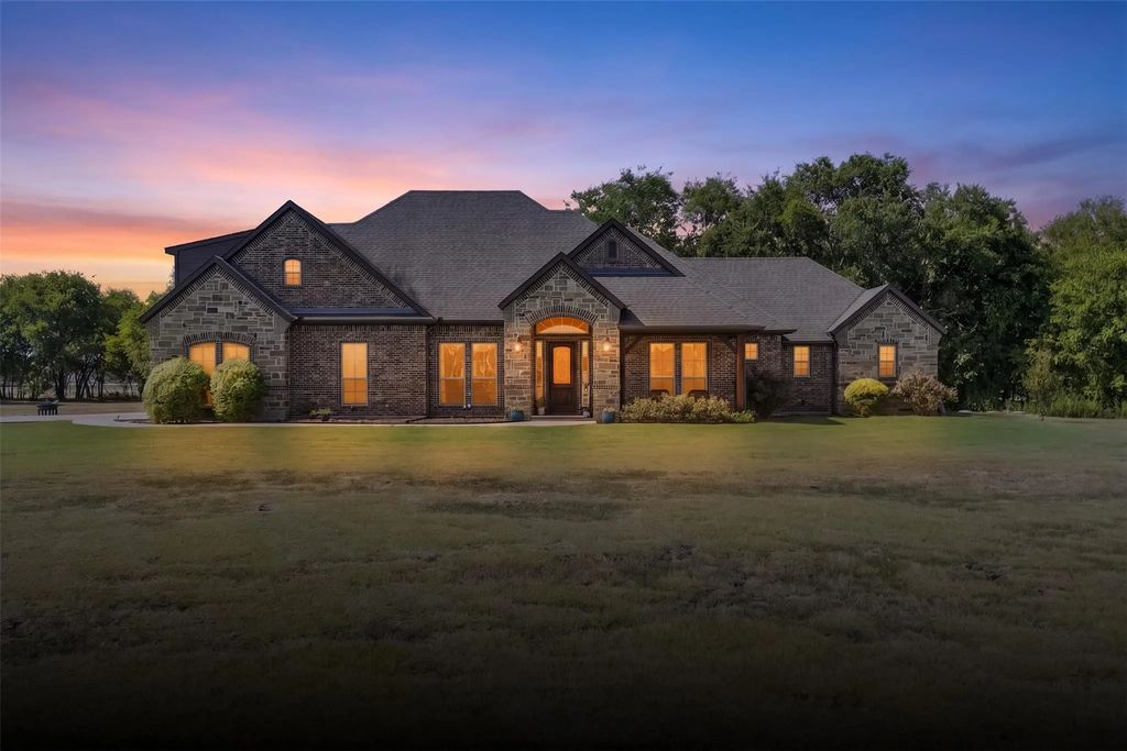 505 Boz Road, Waxahachie