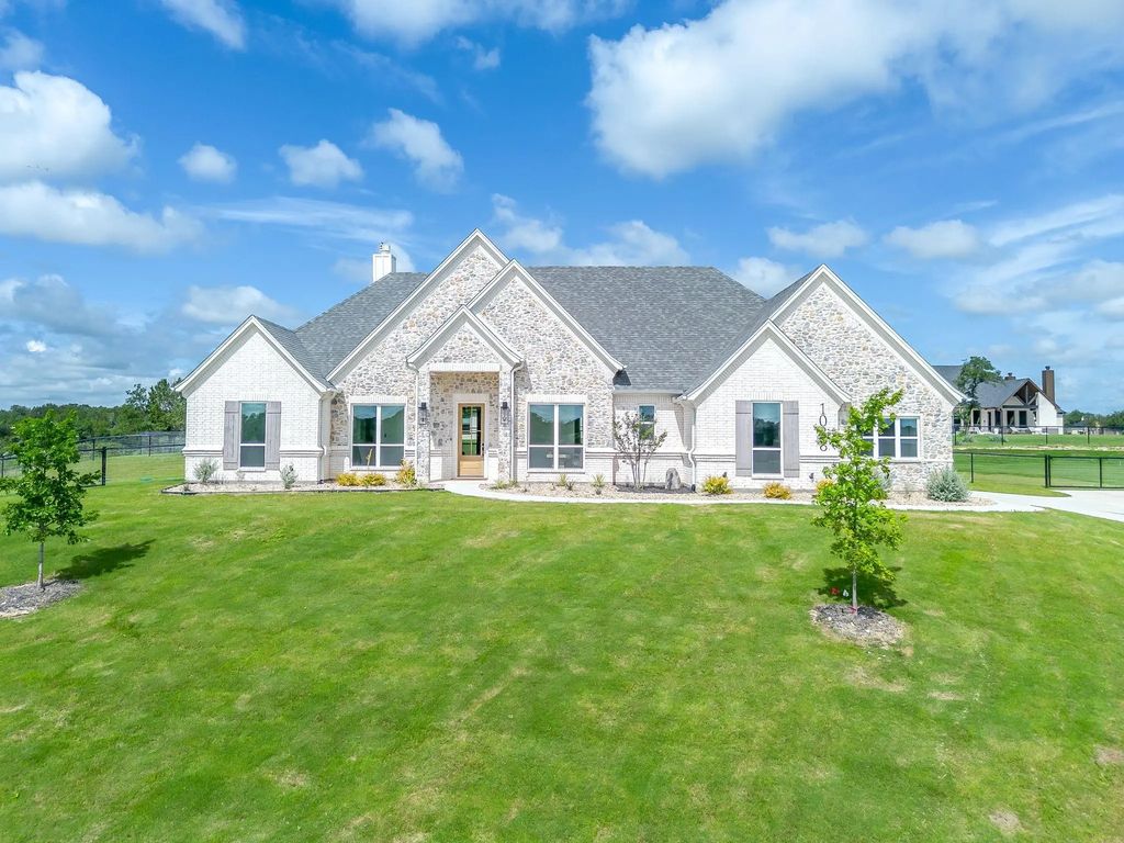 1038 Deer Island Court, Azle
