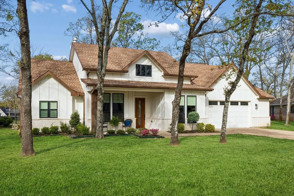 207 Colonial Drive, Mabank