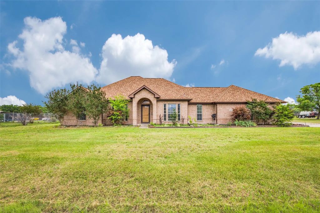 14090 Fox Chase Drive, Forney
