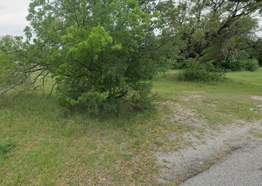 2603 S Shadowood Street, Granbury