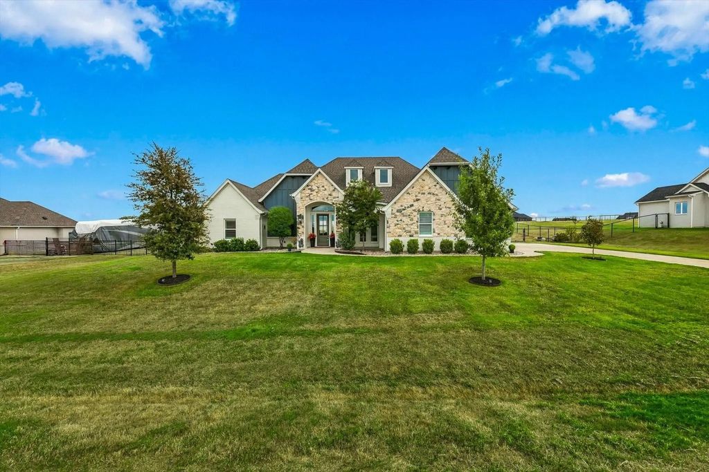 468 Red Bird Drive, Springtown