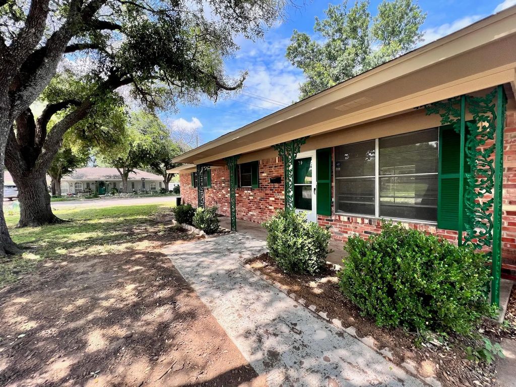 606 N Overlook Drive, Kerens