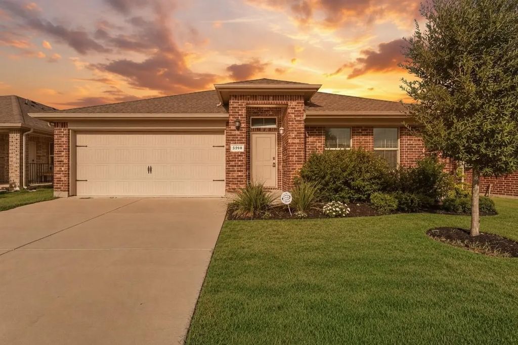 2208 Sadlers Creek Lane, Fort Worth