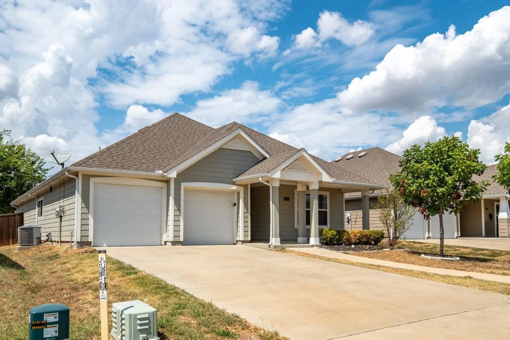126 Spring Creek Lane, Terrell