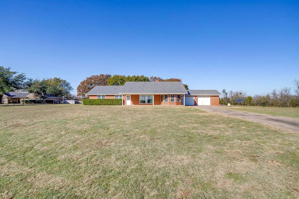 407 Llano Court, Weatherford
