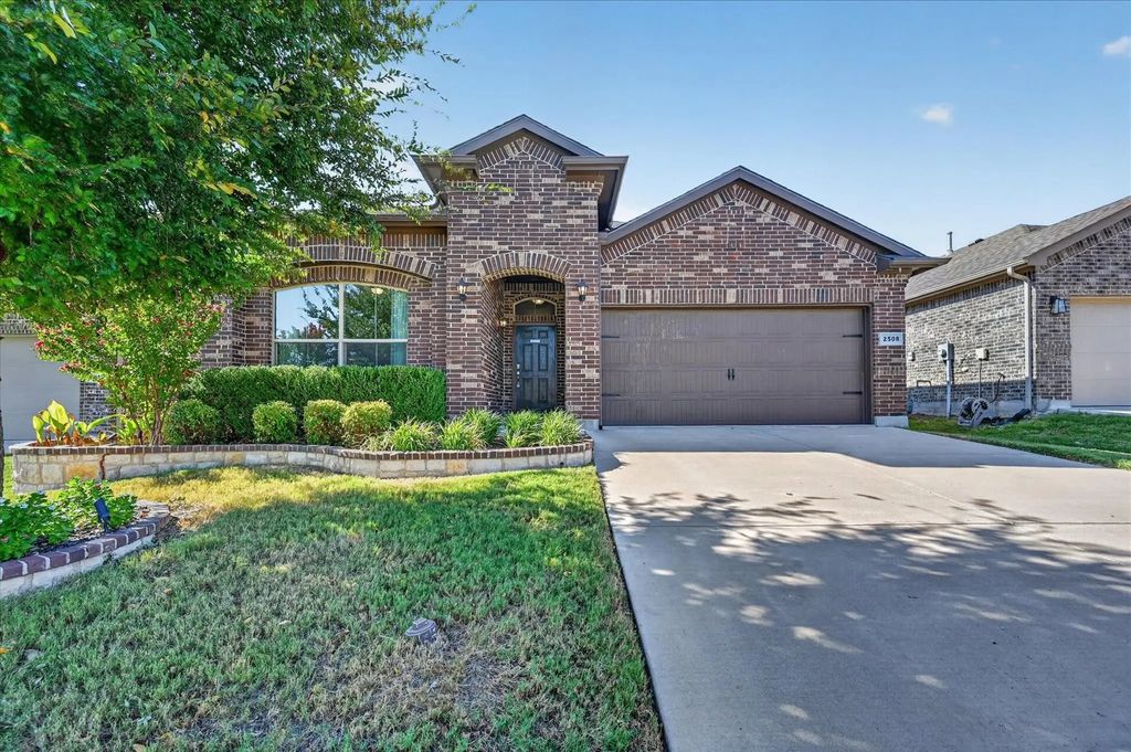 2508 Clay Creek Lane, Fort Worth