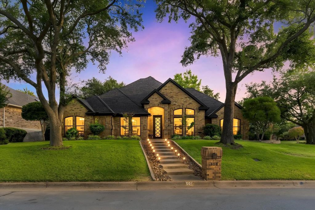 501 Green Meadow Street N, Colleyville