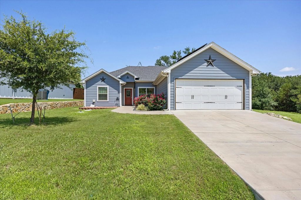 2206 Navasota Street, Granbury
