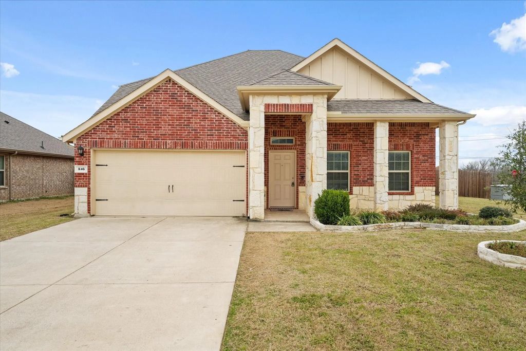 516 Clearlake Drive, Waxahachie