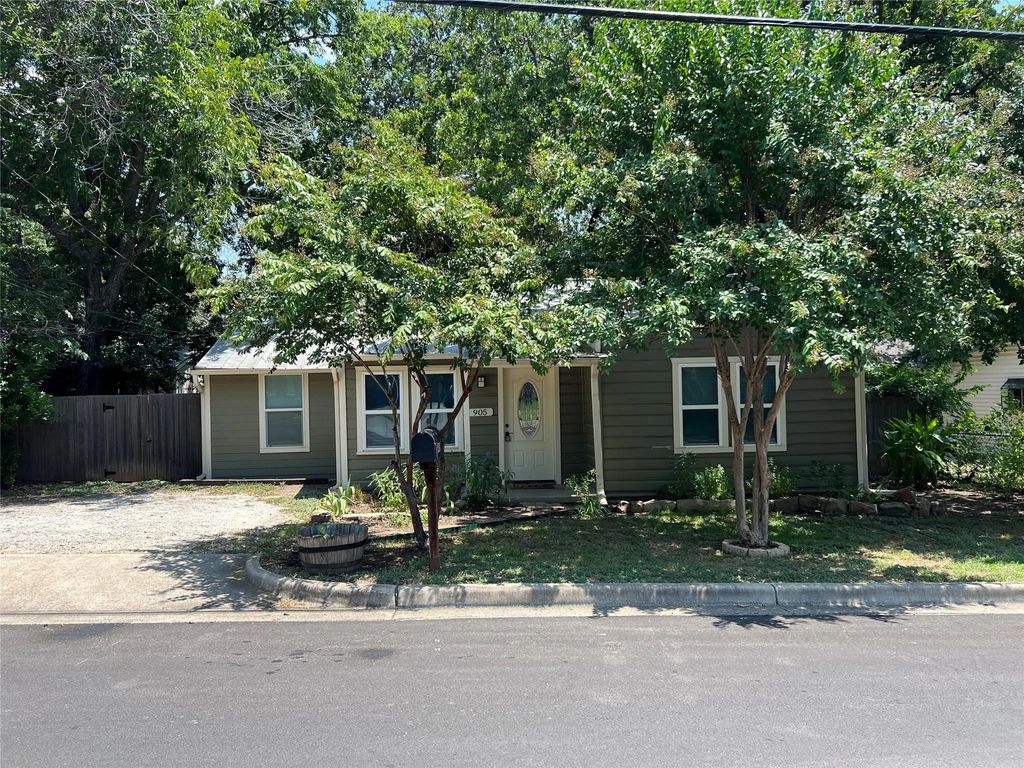 905 S Alamo Street, Weatherford