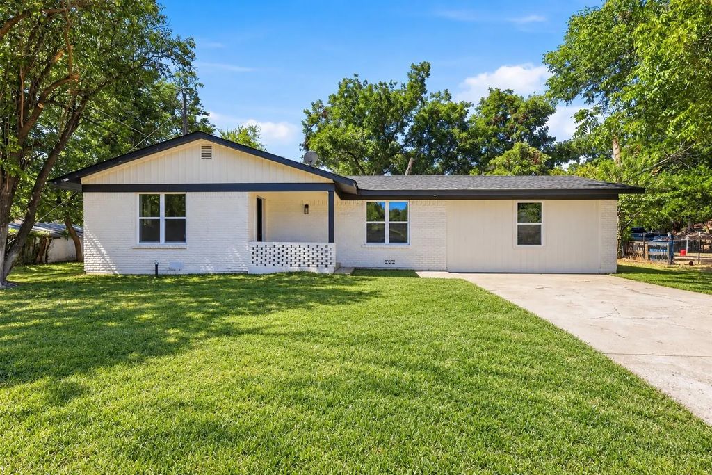 905 N Wood Street, Cleburne