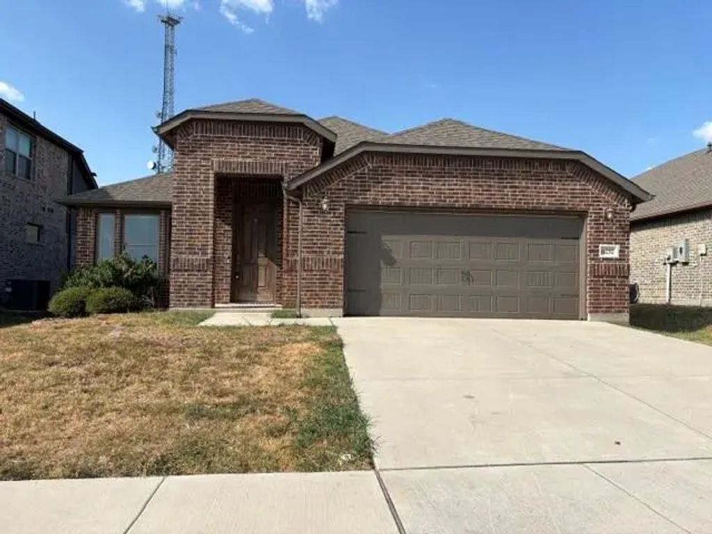 6252 Red Falcon Drive, Fort Worth