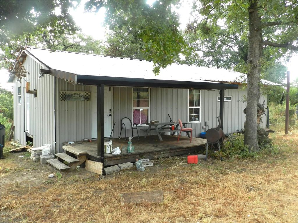 588 Salt Creek Road, Springtown