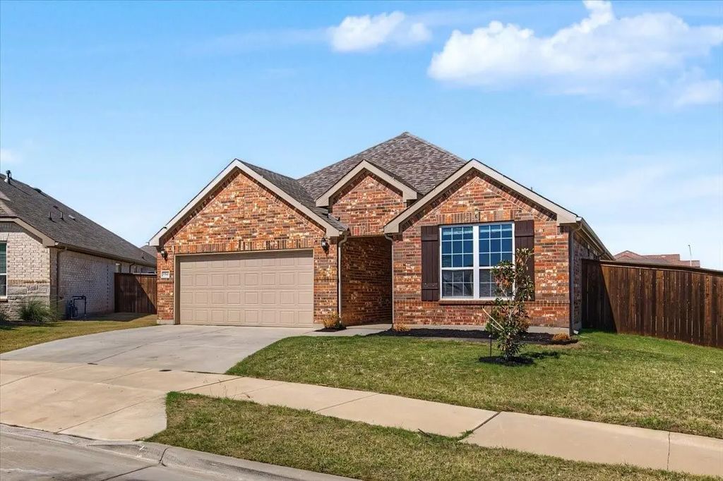 5949 Silverhollow Drive, Fort Worth