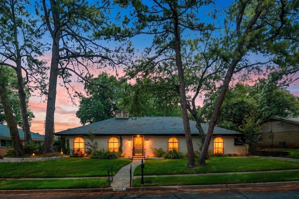 1805 Holm Oak Street, Arlington