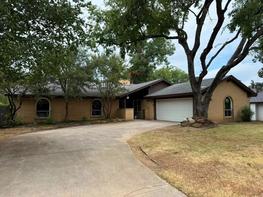7317 Yolanda Drive, Fort Worth