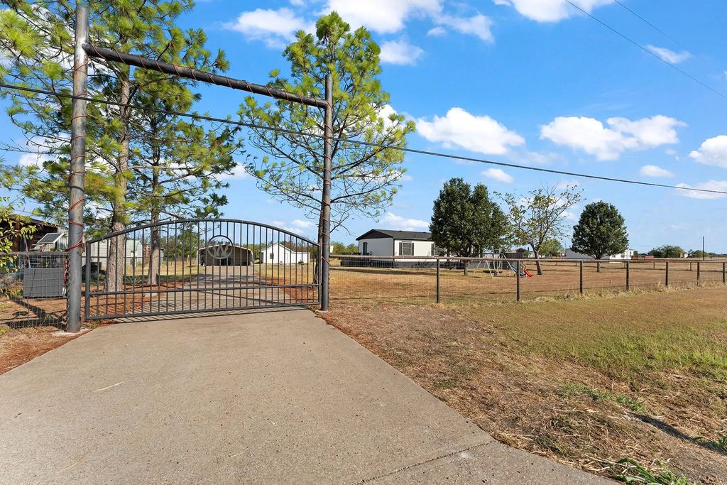 1222 Anglin Way, Terrell